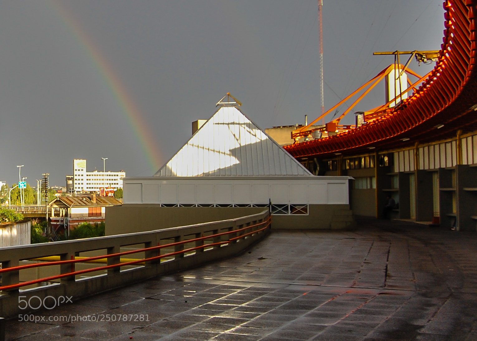 Nikon D40 sample photo. Geometry and rainbow photography