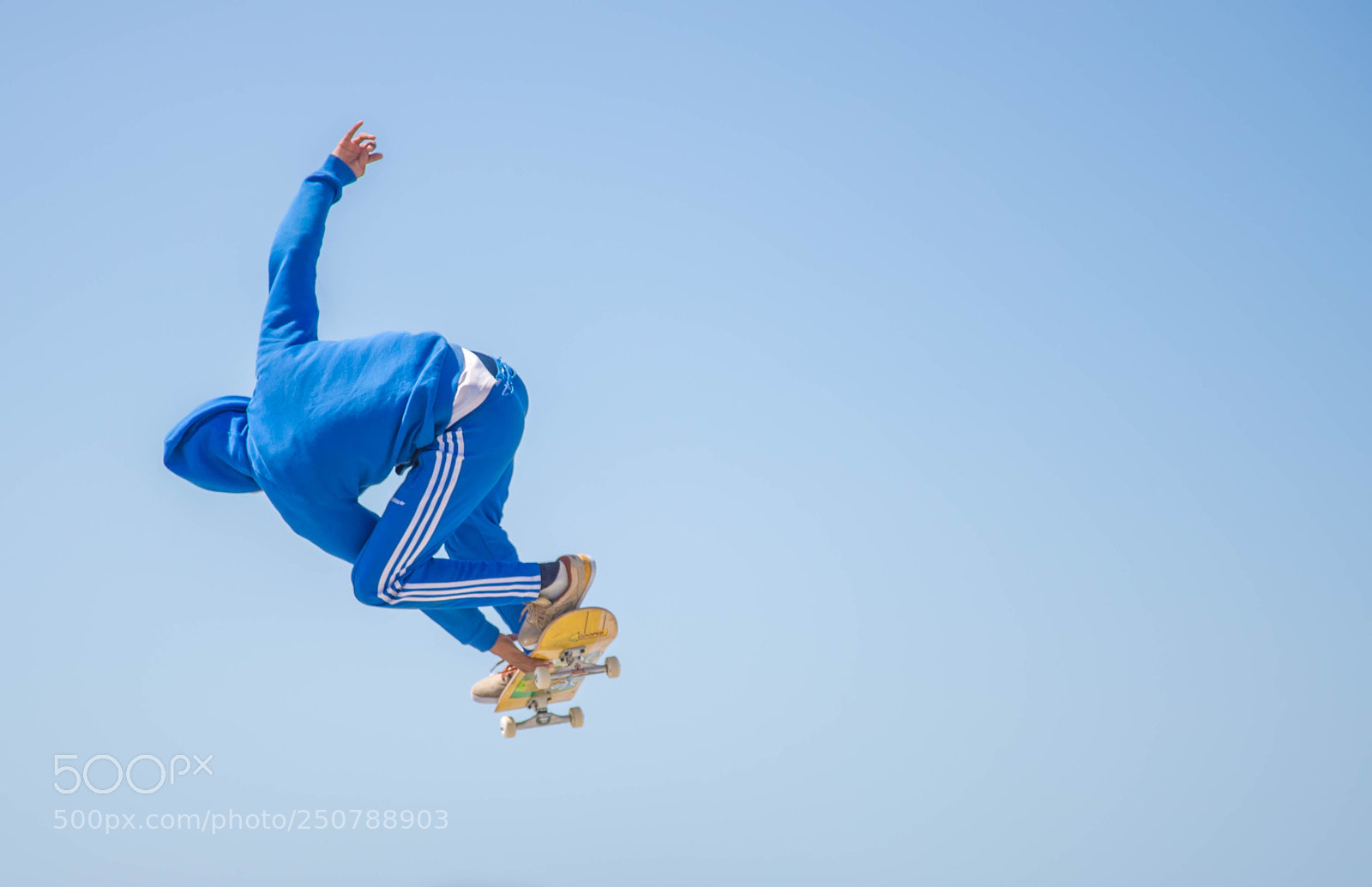 Canon EOS-1D X Mark II sample photo. Sky blue 001 photography