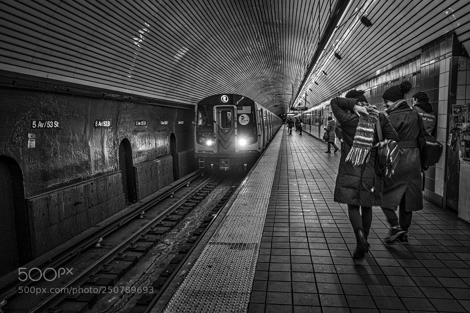 Canon PowerShot G9 X Mark II sample photo. E train at 5th photography