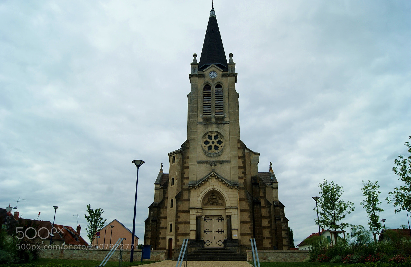 Sony Alpha DSLR-A290 sample photo. A church in the photography