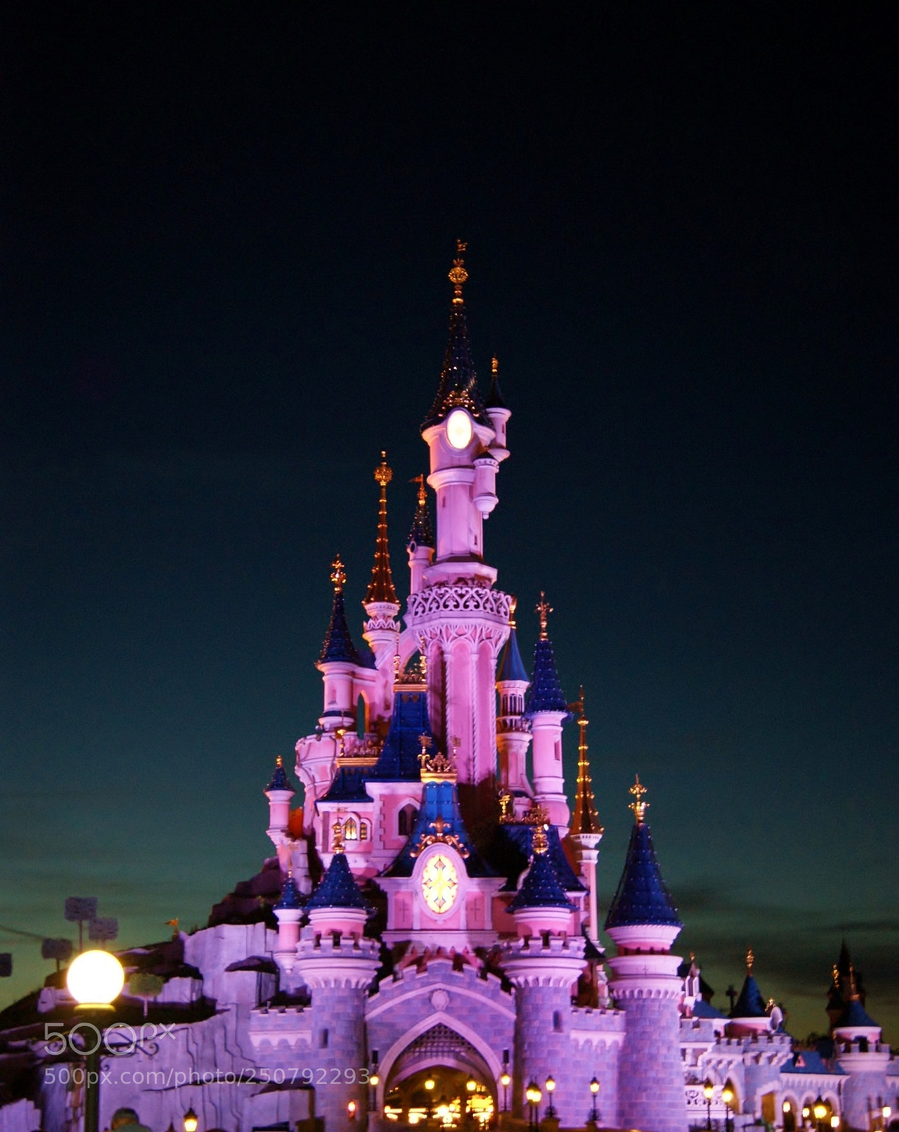 Sony Alpha DSLR-A290 sample photo. Disneyland paris photography