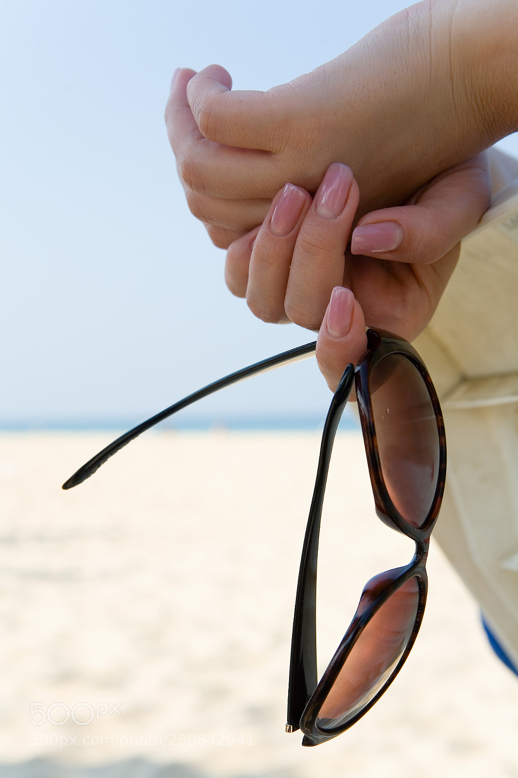 Canon EOS 5D sample photo. Glasses from the sun photography
