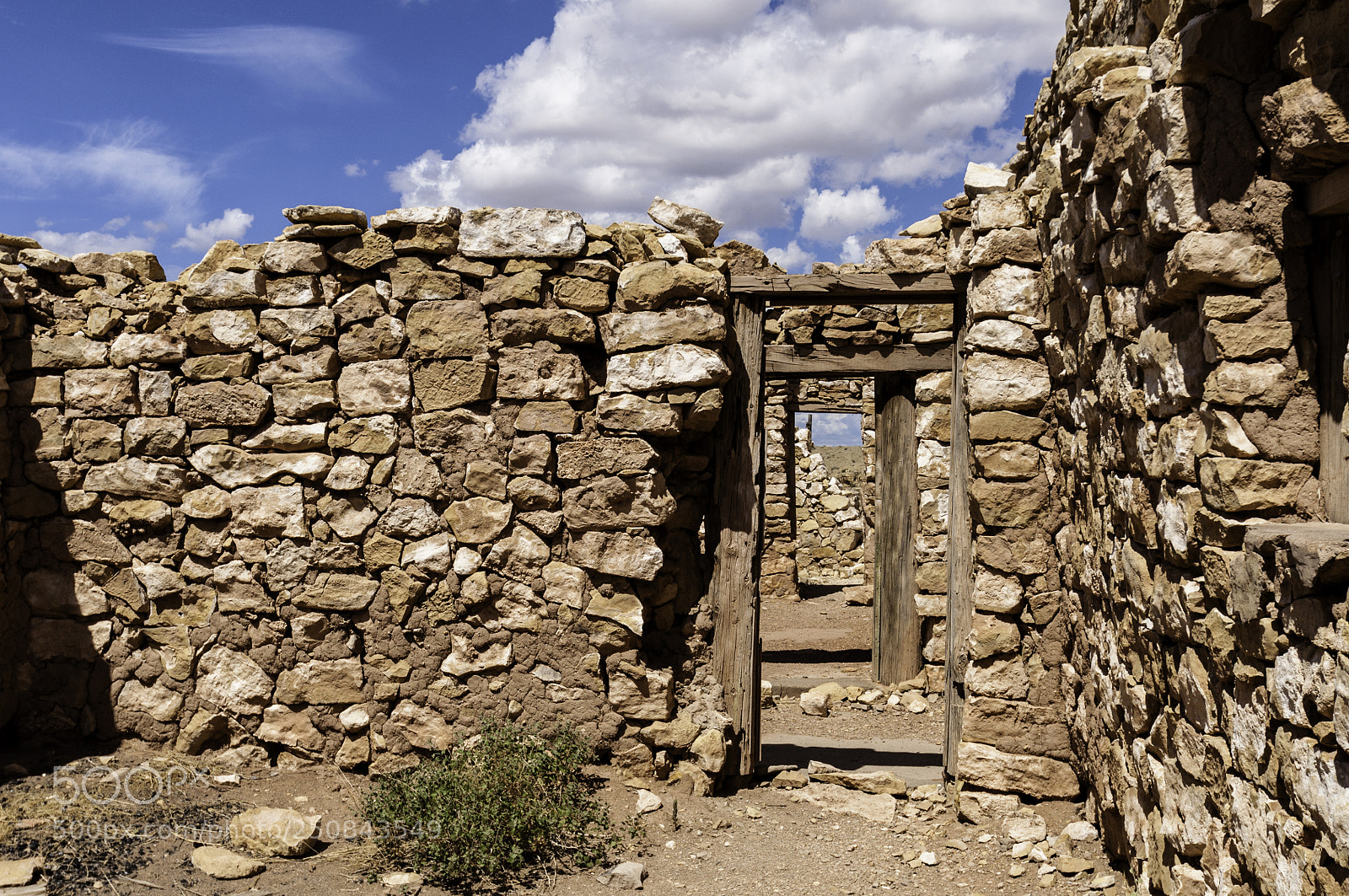 Nikon D5000 sample photo. 2 guns: doorway photography