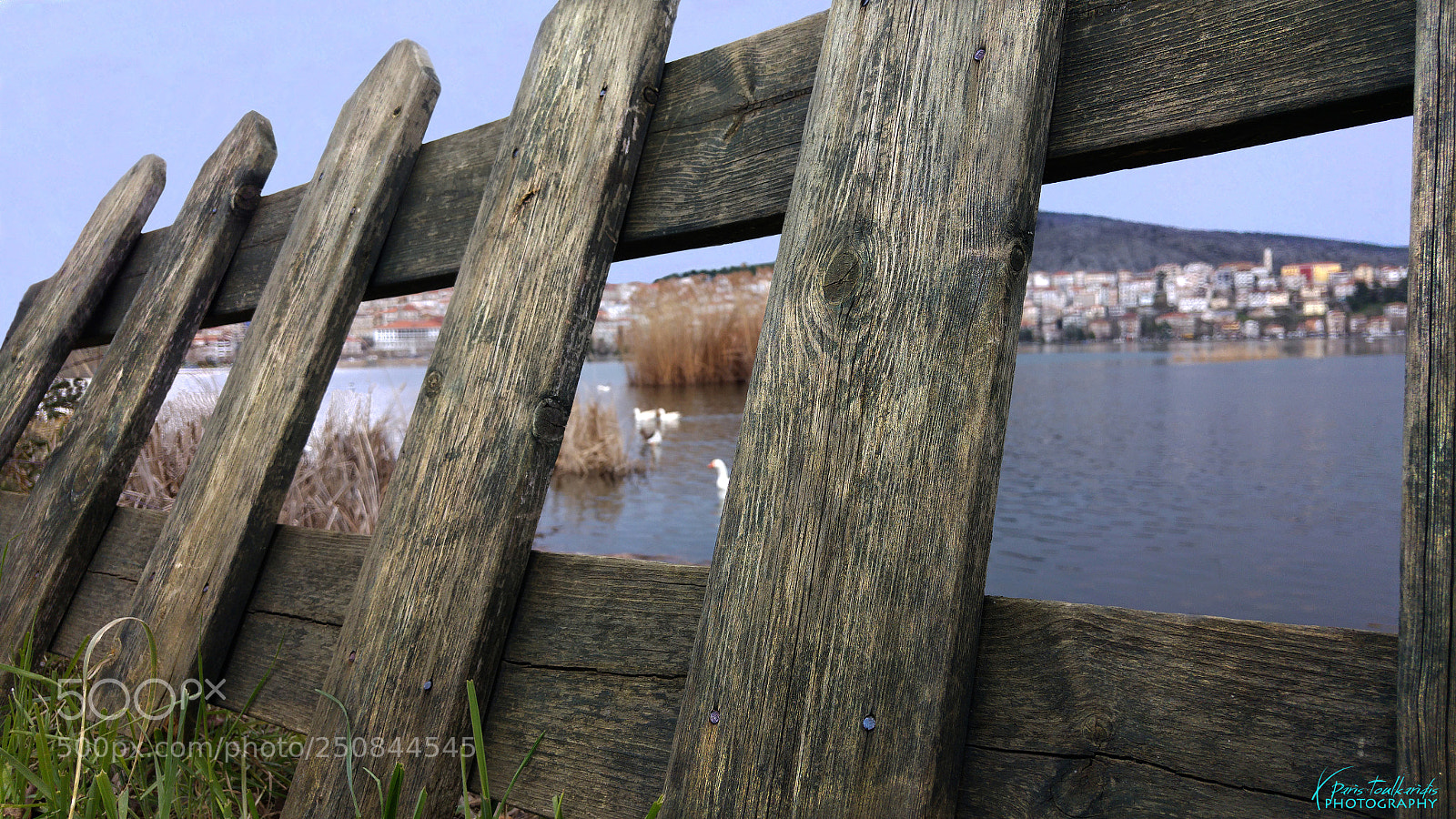 LG G4 sample photo. Wooden railings photography