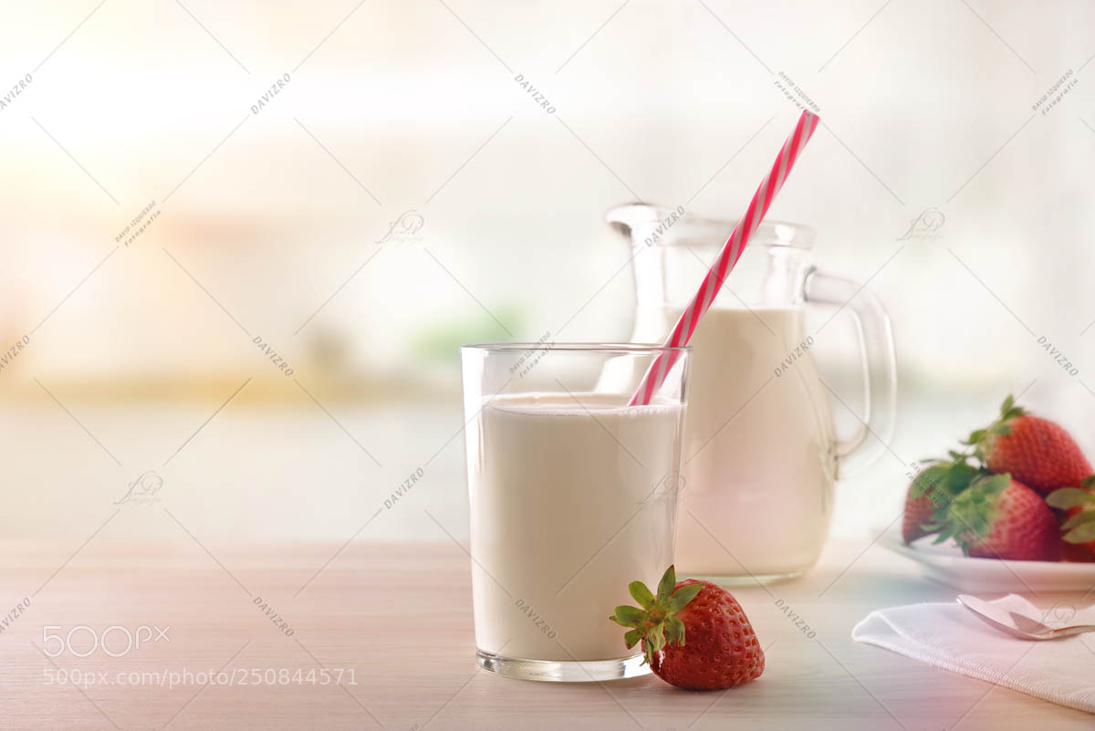 Nikon D810 sample photo. Breakfast milk and strawberries photography