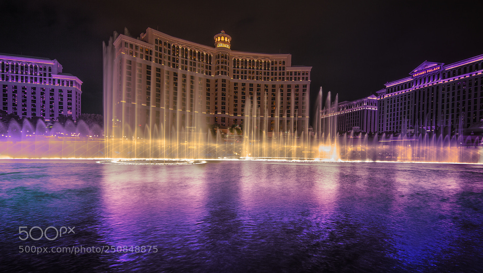 Canon EOS 5D Mark II sample photo. Vegas strip show photography