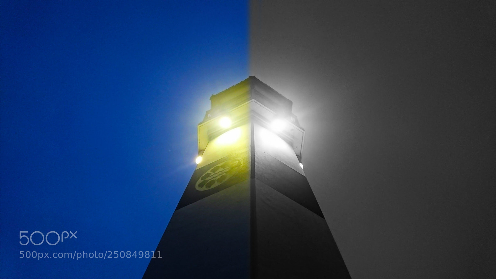 Sony Xperia XZ sample photo. Lighthouse split photography
