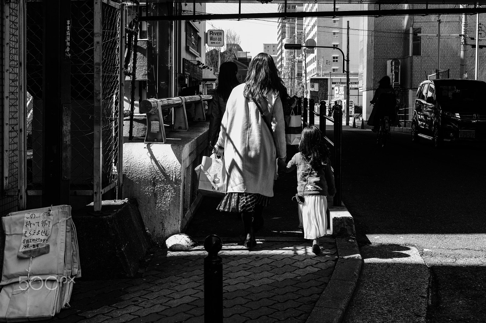 Leica M-Monochrom sample photo. Urban street snap photography