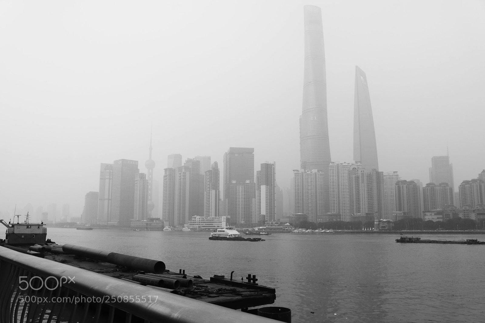 Canon EOS 750D (EOS Rebel T6i / EOS Kiss X8i) sample photo. City in fog photography