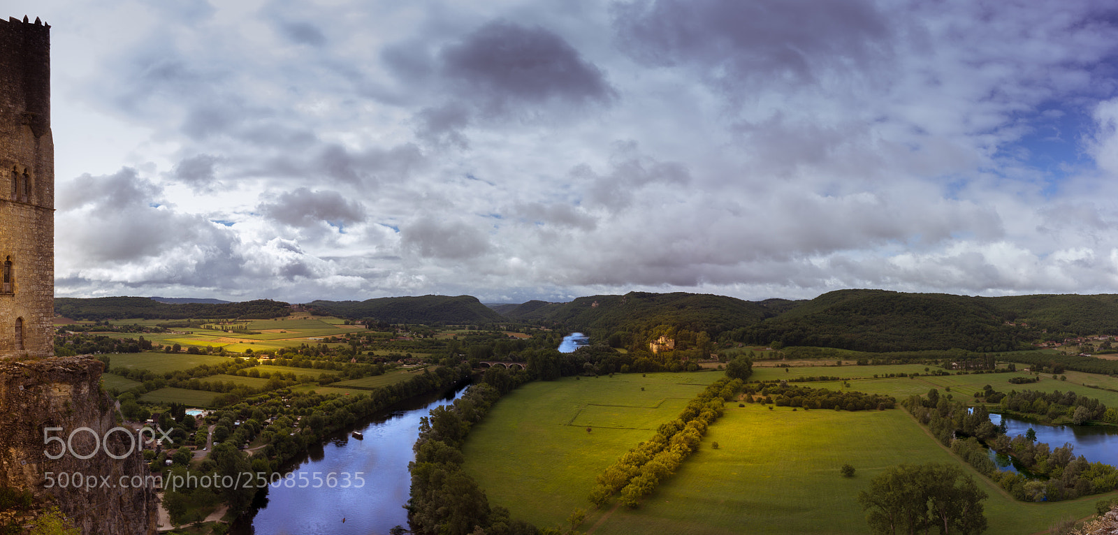 Canon EOS 550D (EOS Rebel T2i / EOS Kiss X4) sample photo. View from beynac castle photography