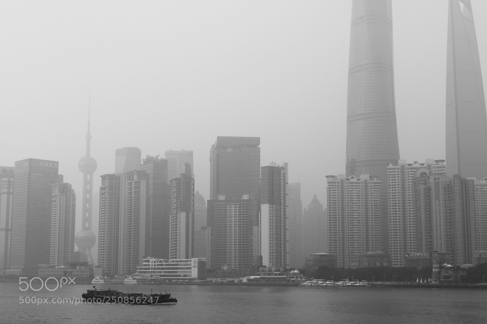 Canon EOS 750D (EOS Rebel T6i / EOS Kiss X8i) sample photo. City in fog2 photography
