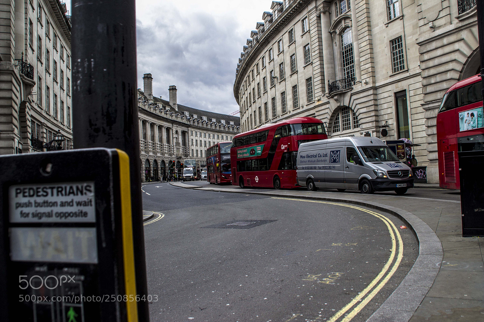 Canon EOS 600D (Rebel EOS T3i / EOS Kiss X5) sample photo. Regent street photography