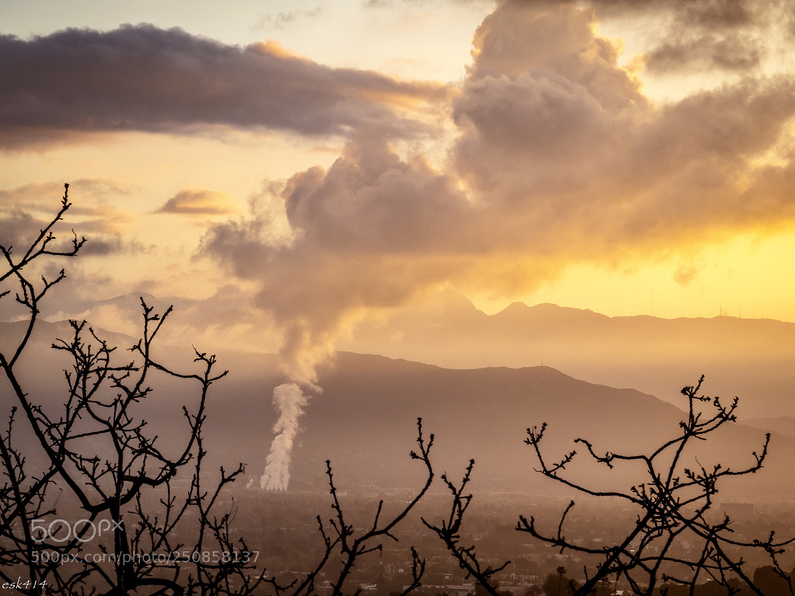 Olympus OM-D E-M5 II sample photo. Smoke plume at dawn photography