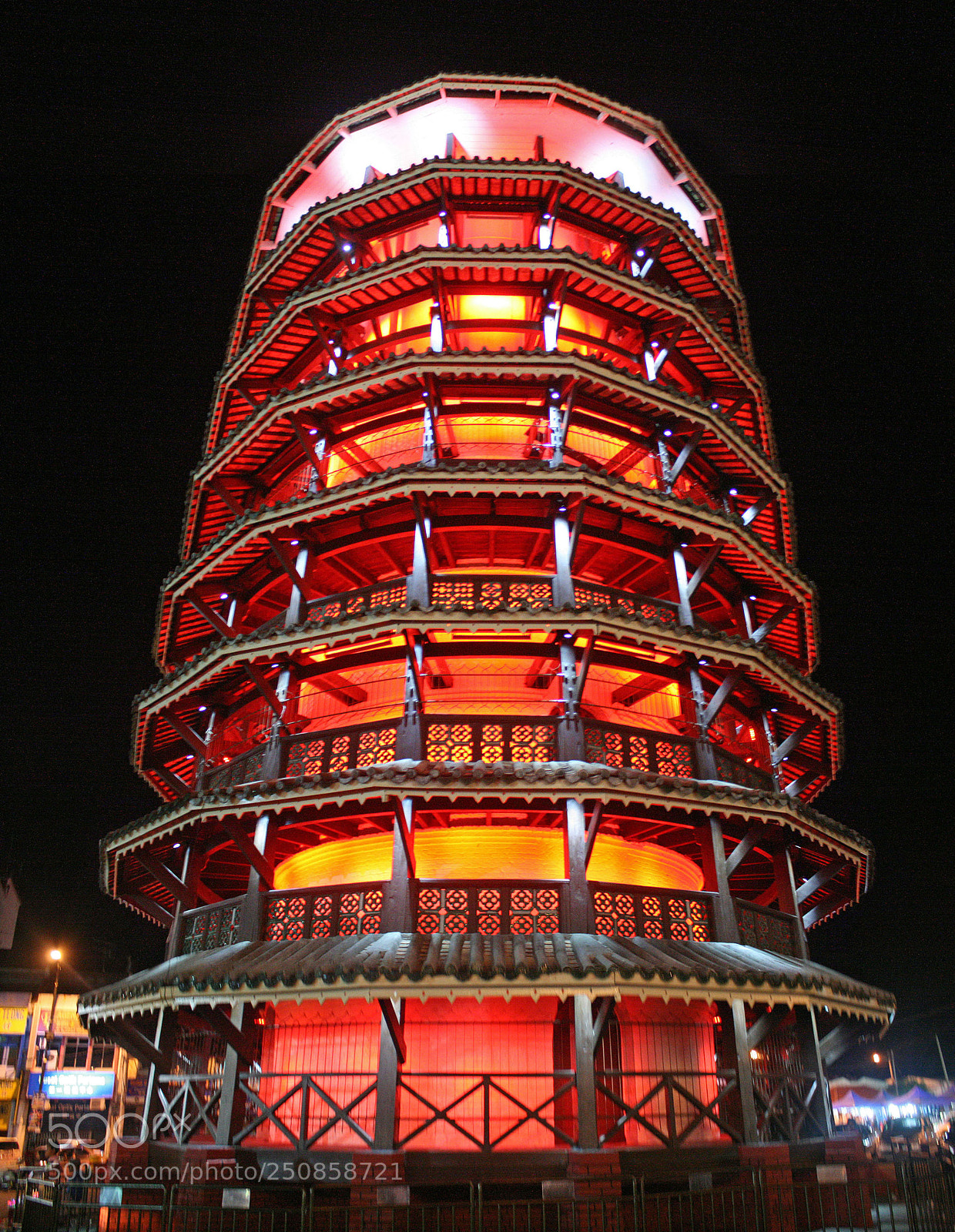 Canon EOS 400D (EOS Digital Rebel XTi / EOS Kiss Digital X) sample photo. Leaning tower of teluk photography