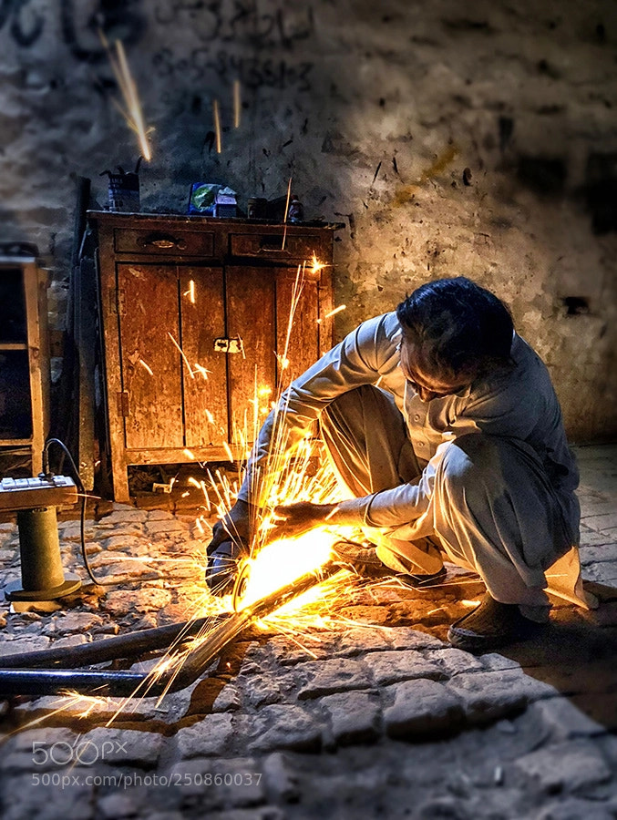Apple iPhone X sample photo. Worker photography