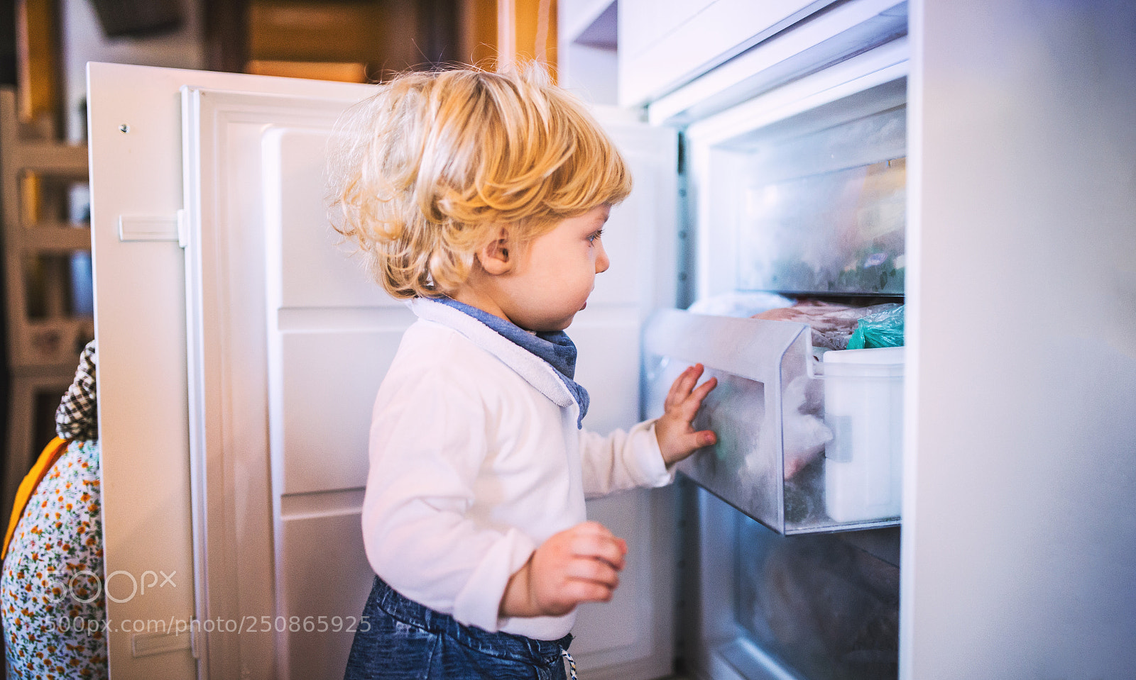 Nikon D4S sample photo. Toddler boy in dangerous photography