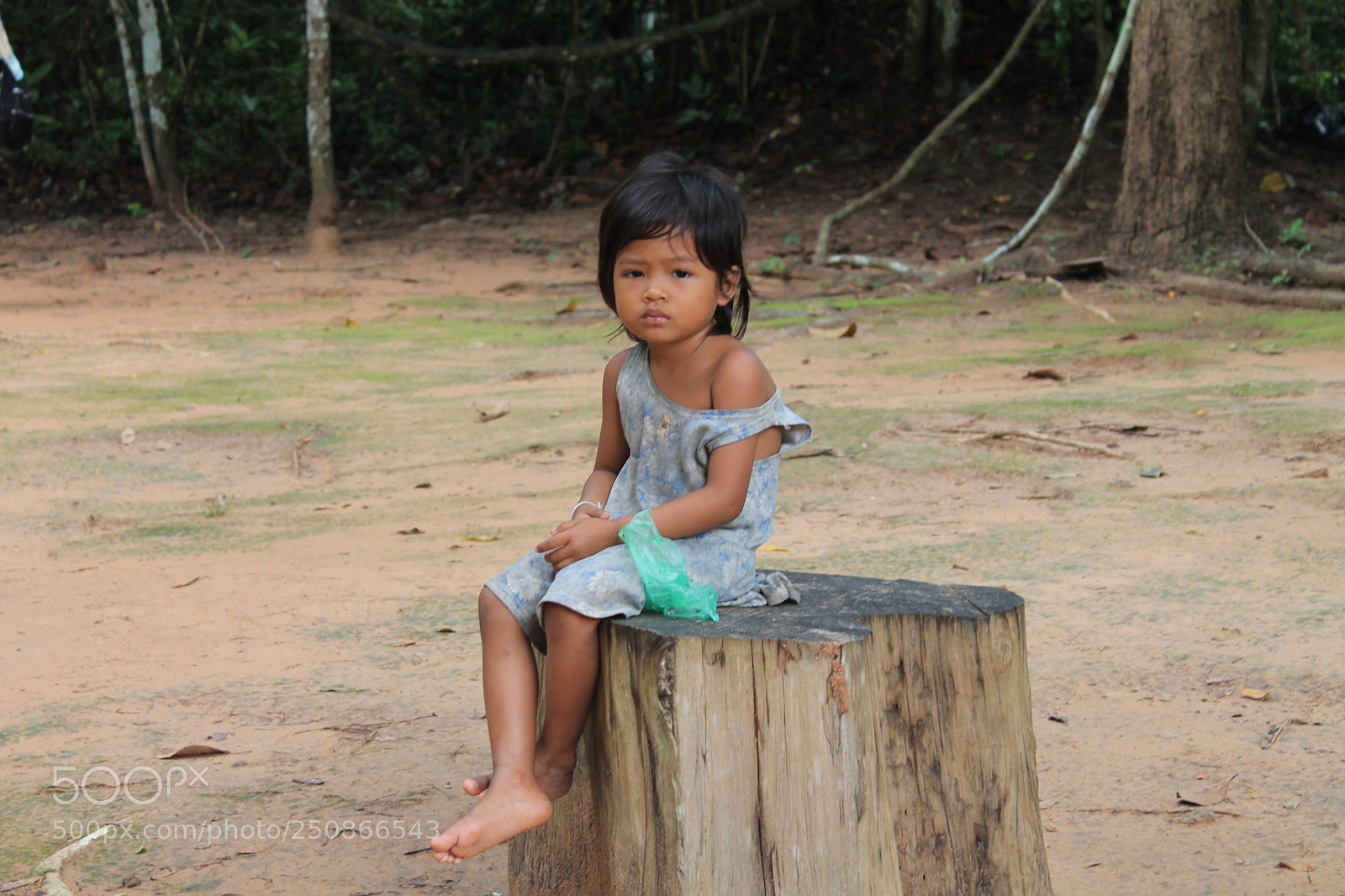Canon EOS 1100D (EOS Rebel T3 / EOS Kiss X50) sample photo. Imga small barefoot girl photography