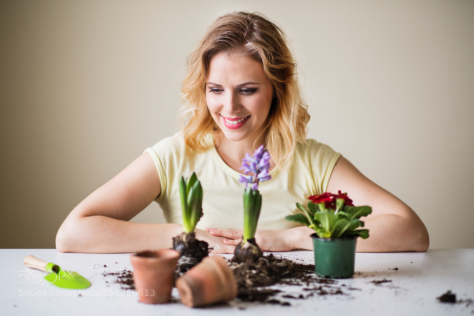 Nikon D5 sample photo. Young woman planting flower photography