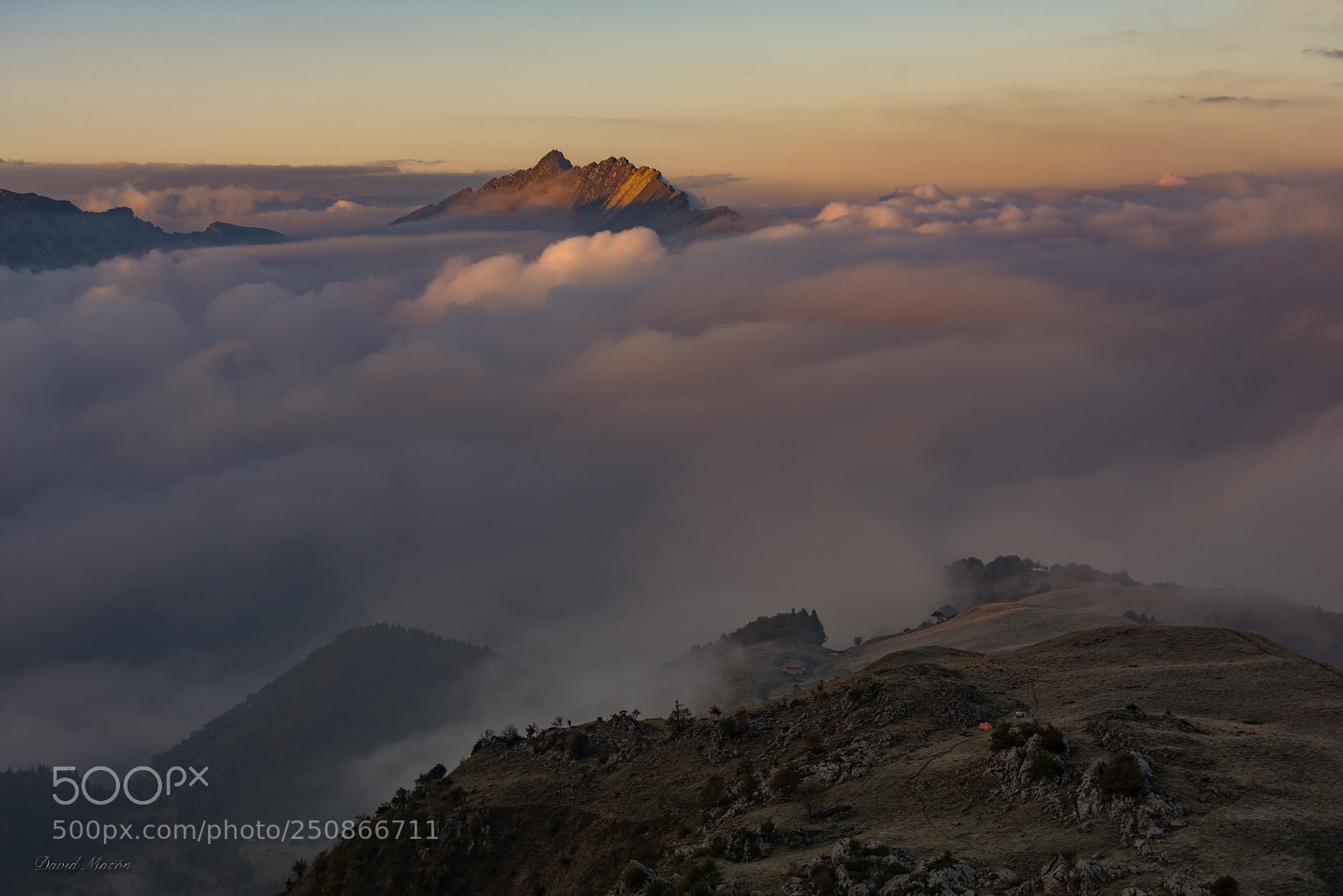 Nikon D7200 sample photo. Acampada entre nubes. photography