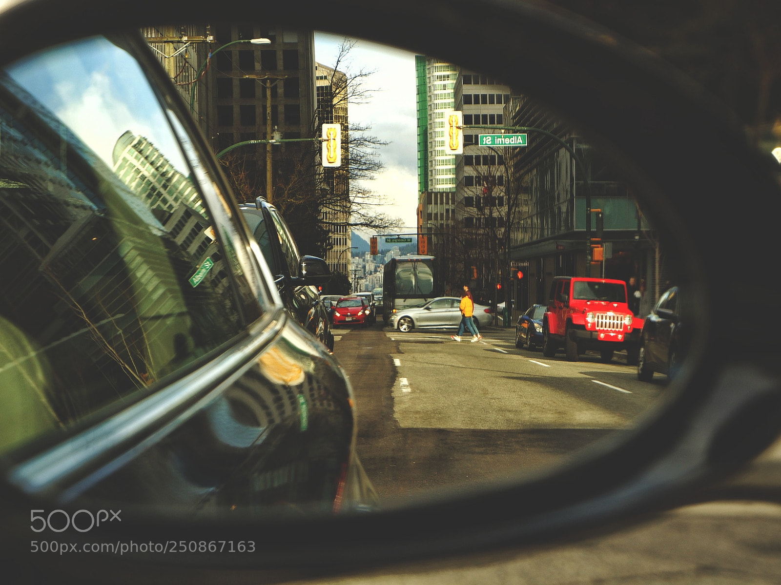 Olympus OM-D E-M5 II sample photo. Alberni st photography