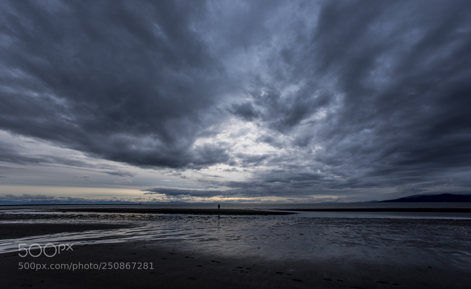Canon EOS 5D Mark IV sample photo. Wreck beach in twilight photography