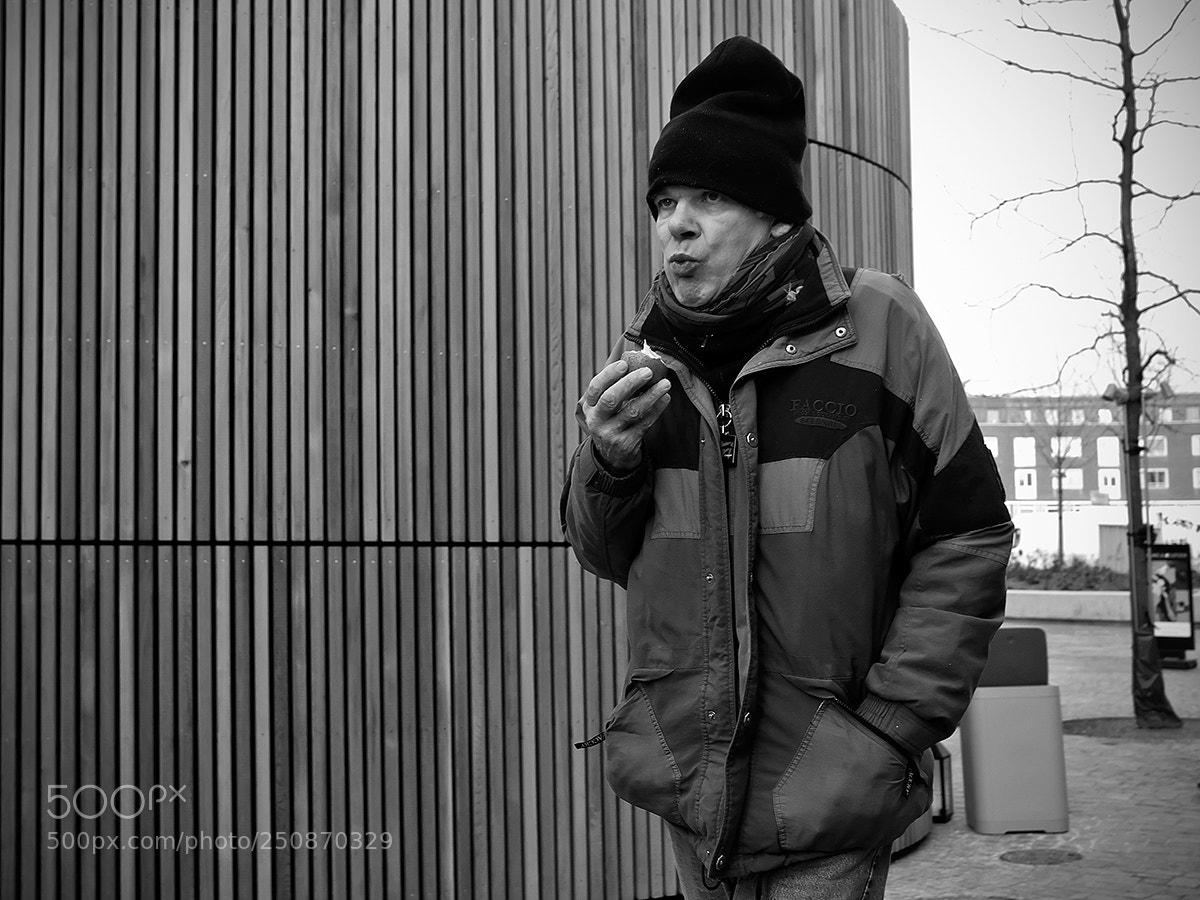 Fujifilm X-Pro2 sample photo. Munching a pear photography