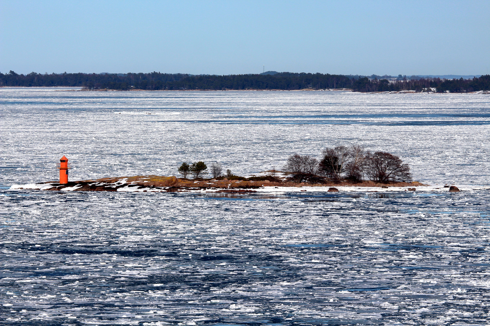 Canon EOS 700D (EOS Rebel T5i / EOS Kiss X7i) + Canon EF 70-300mm F4.5-5.6 DO IS USM sample photo. The small island in the archipelago of turku photography