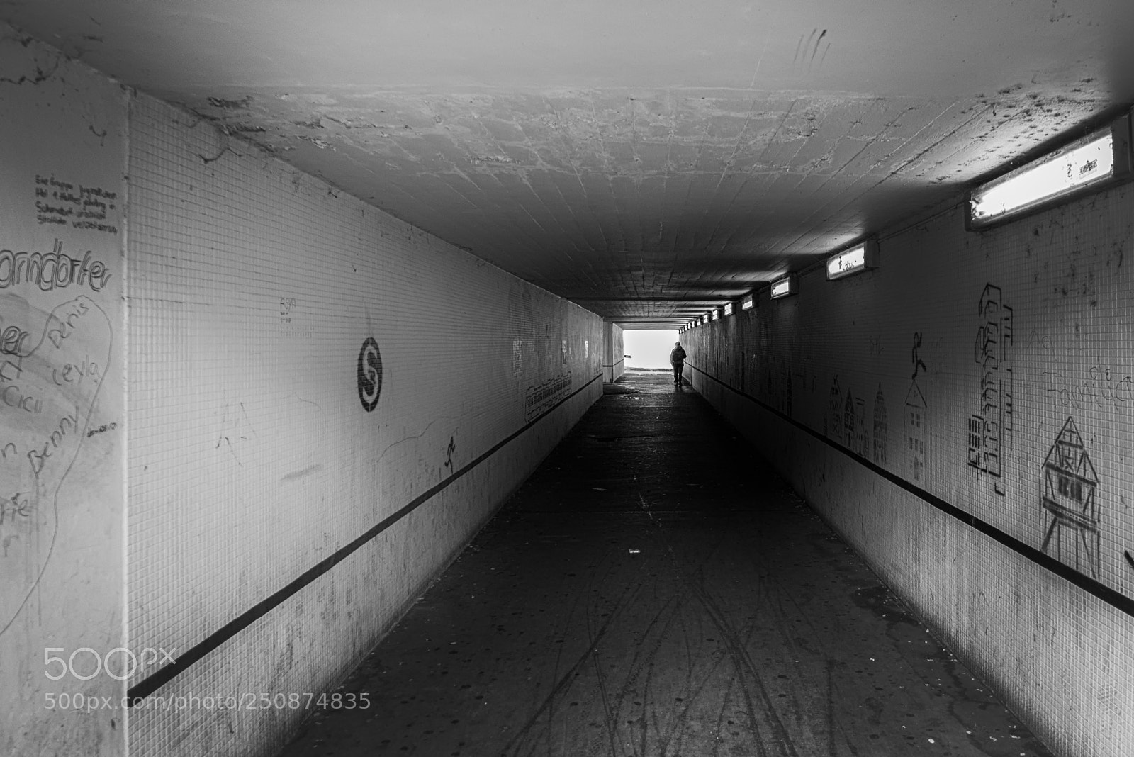 Panasonic Lumix DMC-LX7 sample photo. An underpass in a photography