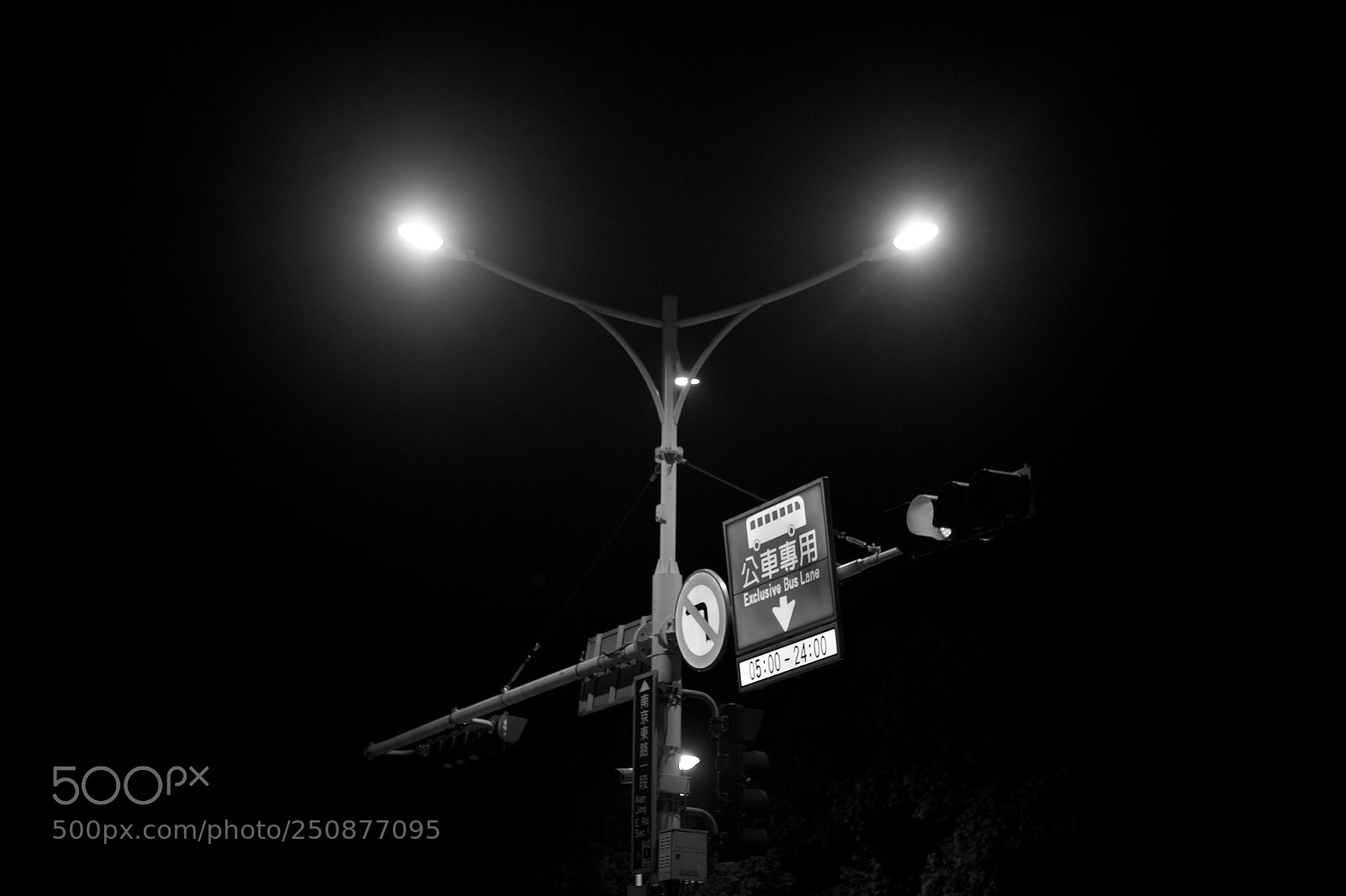 Fujifilm X-T10 sample photo. Lights on posts photography