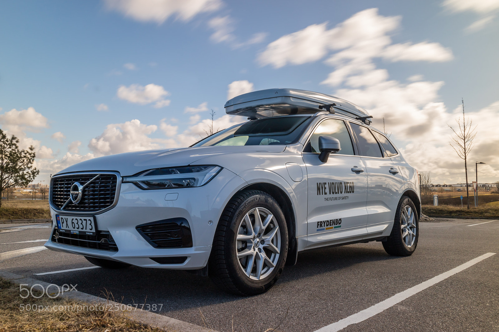 Canon EOS M3 sample photo. The new volvo xc60 photography