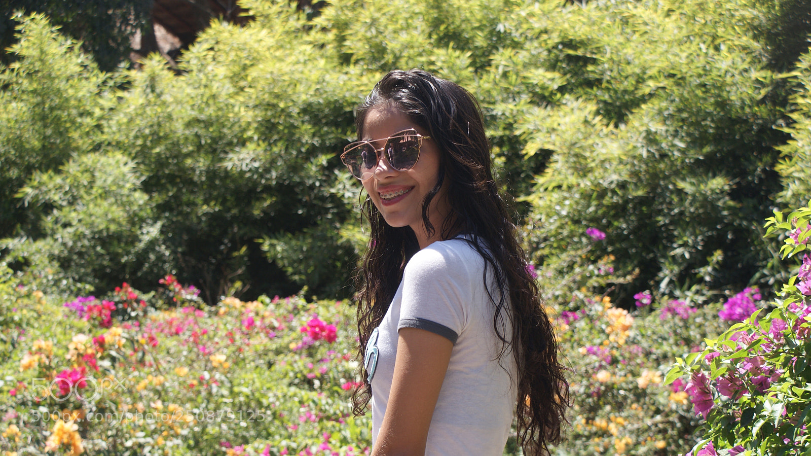 Sony DT 18-70mm F3.5-5.6 sample photo. Sonrisa floral photography