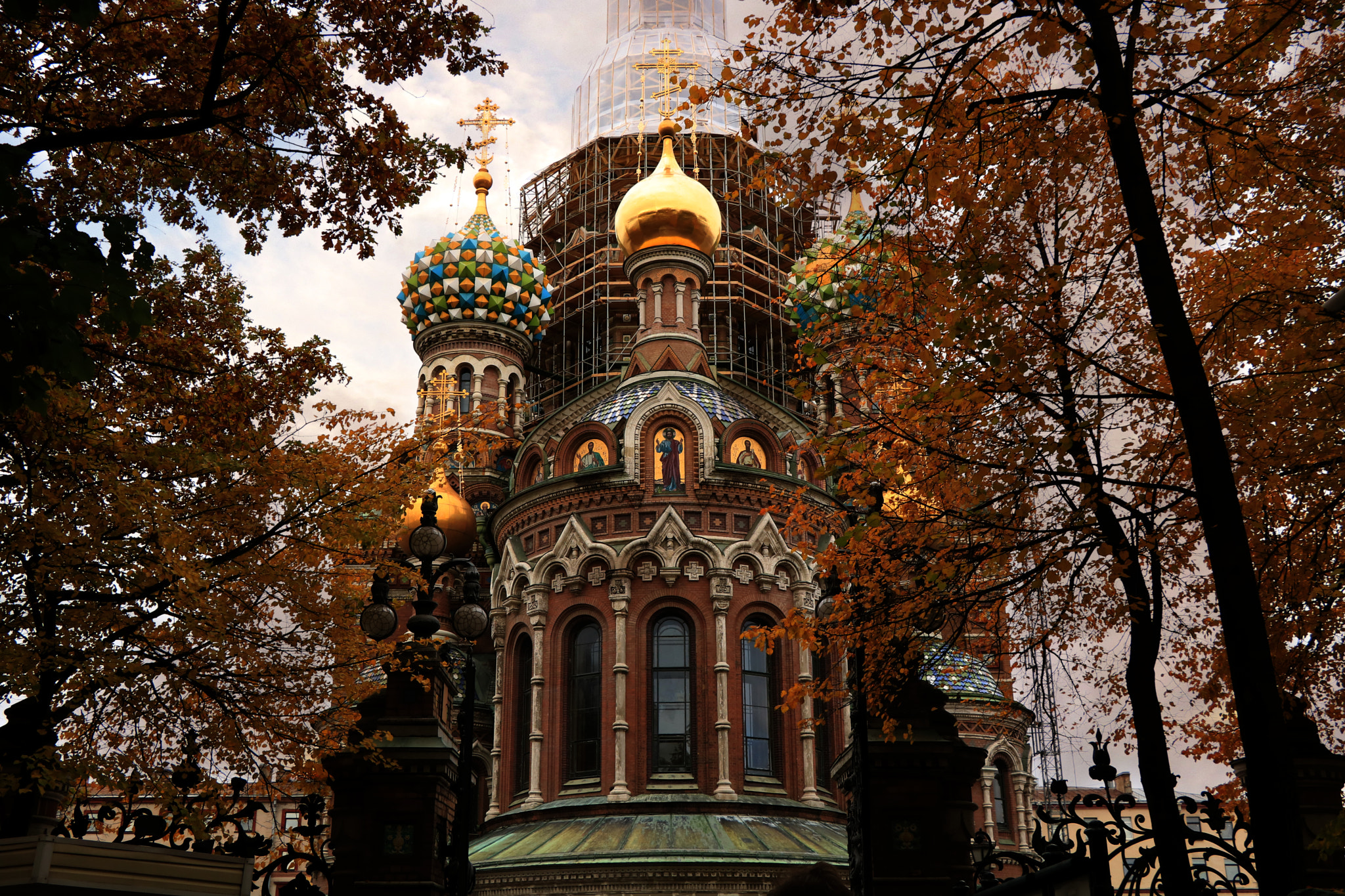 Canon EOS 750D (EOS Rebel T6i / EOS Kiss X8i) sample photo. The savior on blood october st petersburg russia photography