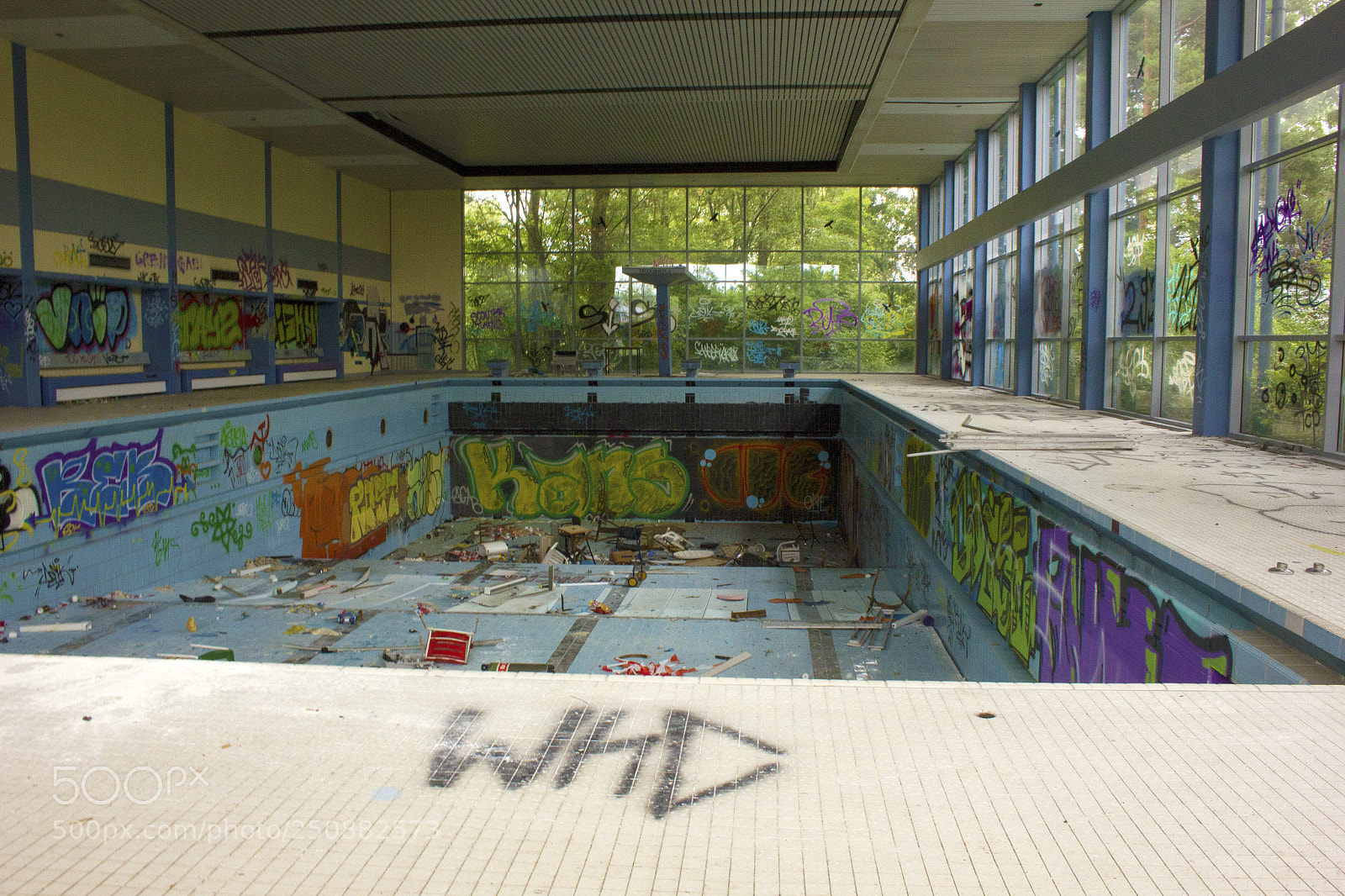 Canon EOS 550D (EOS Rebel T2i / EOS Kiss X4) sample photo. Pool photography