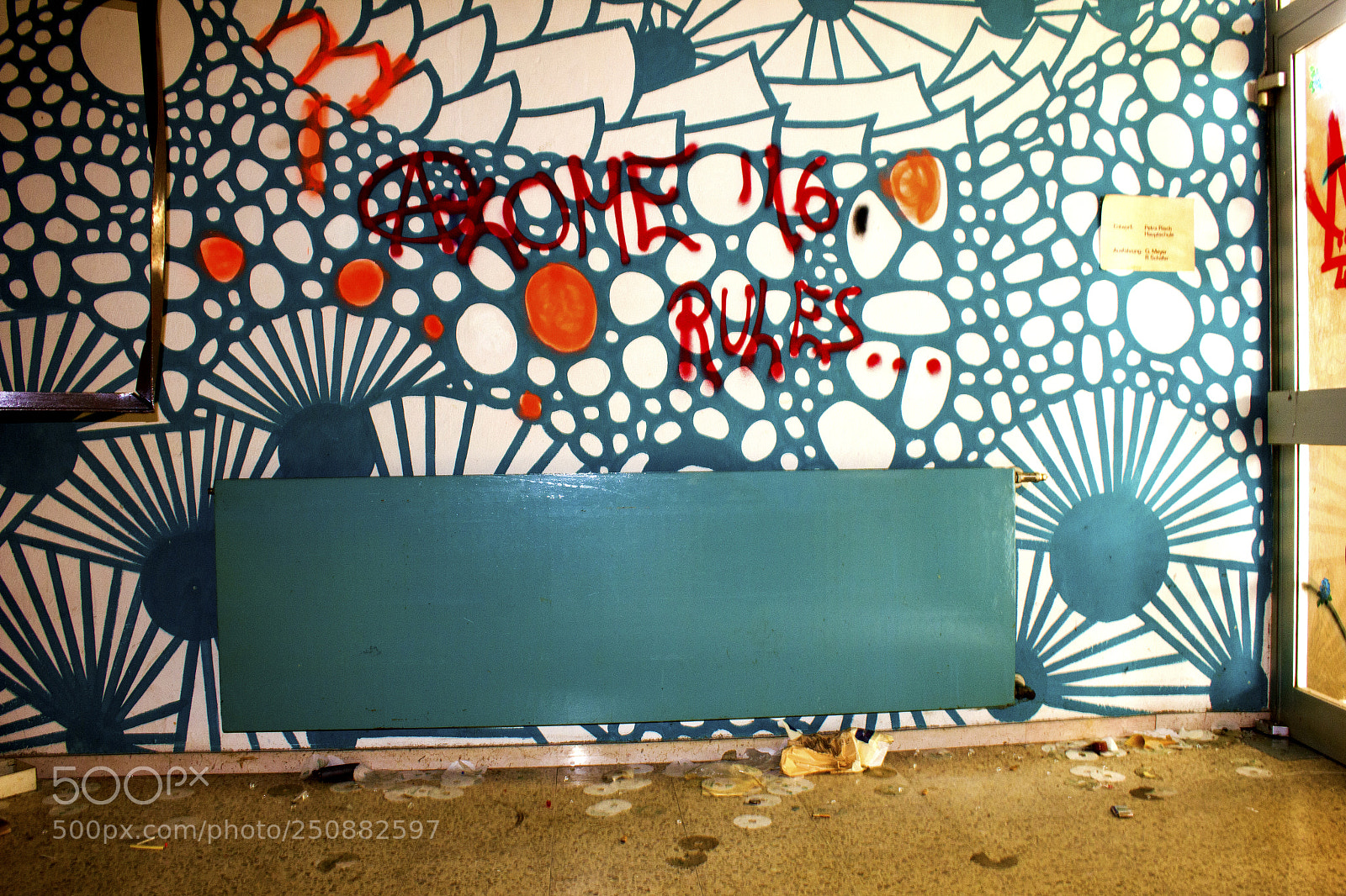 Canon EOS 550D (EOS Rebel T2i / EOS Kiss X4) sample photo. Painted wall photography
