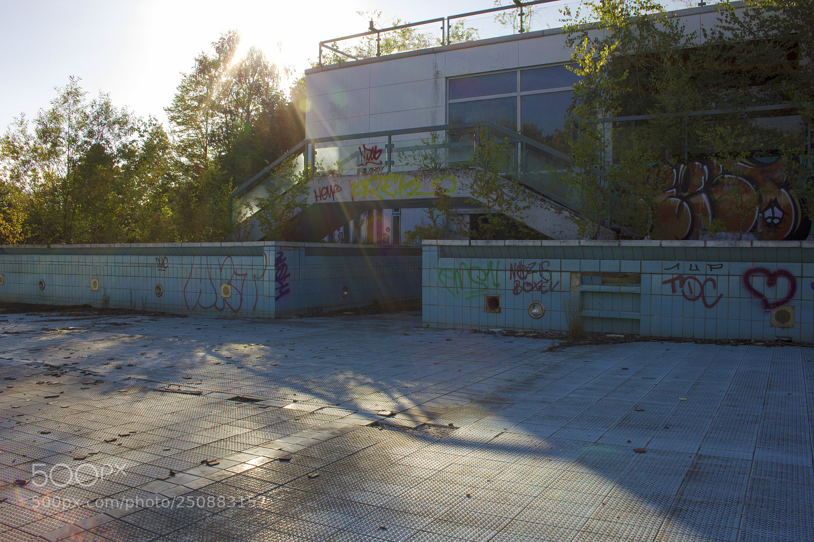 Canon EOS 550D (EOS Rebel T2i / EOS Kiss X4) sample photo. Bridge over invisible water photography