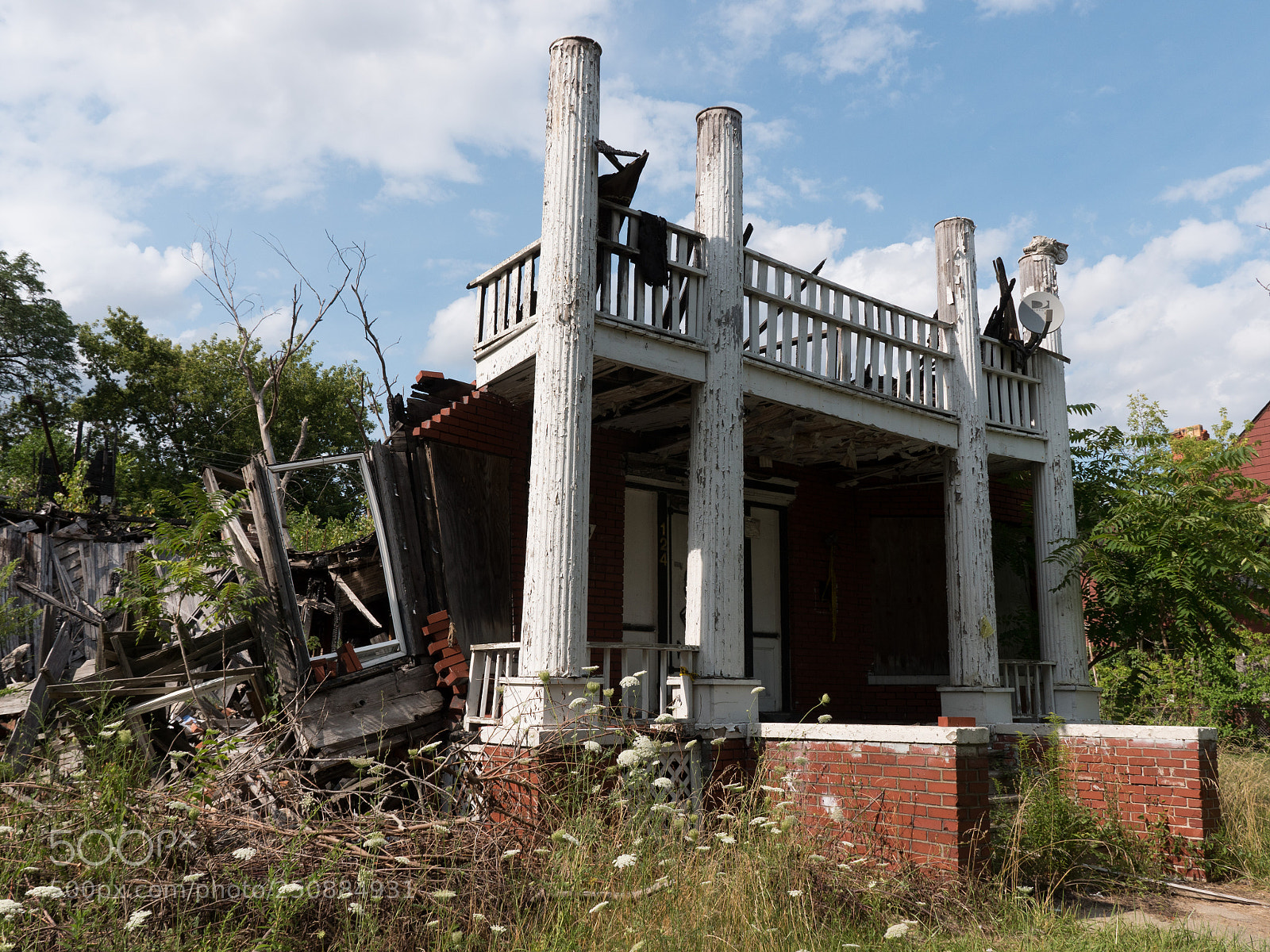 Panasonic Lumix DMC-GH4 sample photo. Porch missing house photography