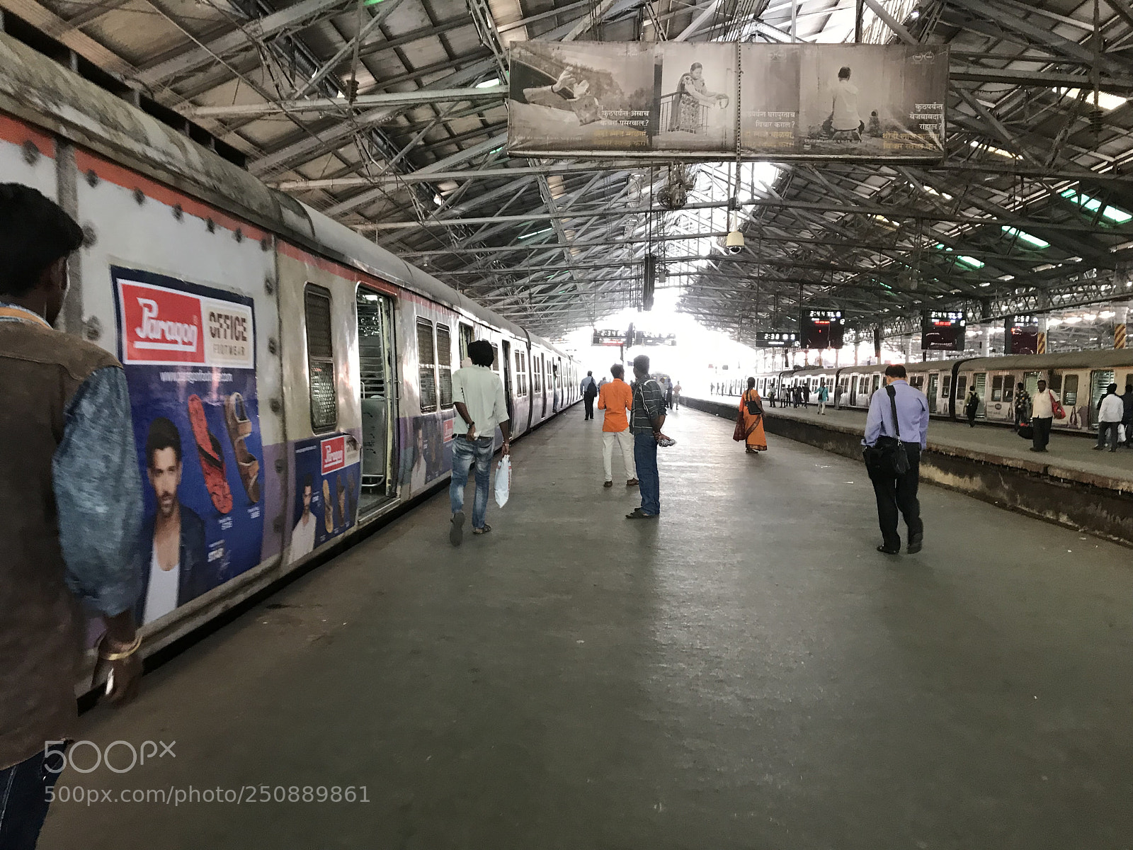 Apple iPhone 7 sample photo. Platform no. 2, chhatrapati photography