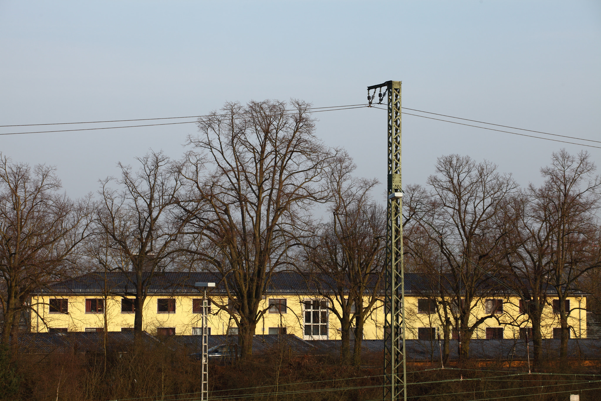 Canon EF 70-200mm F4L USM sample photo. Yellow house photography