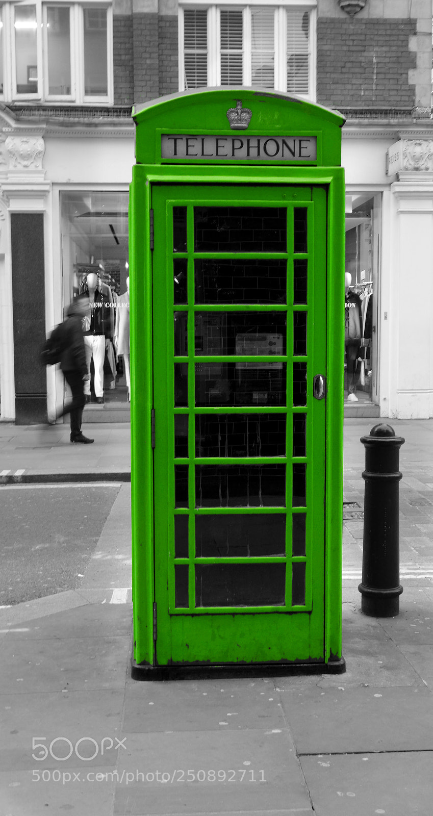 Sony Cyber-shot DSC-RX100 sample photo. Red london phone box....green photography