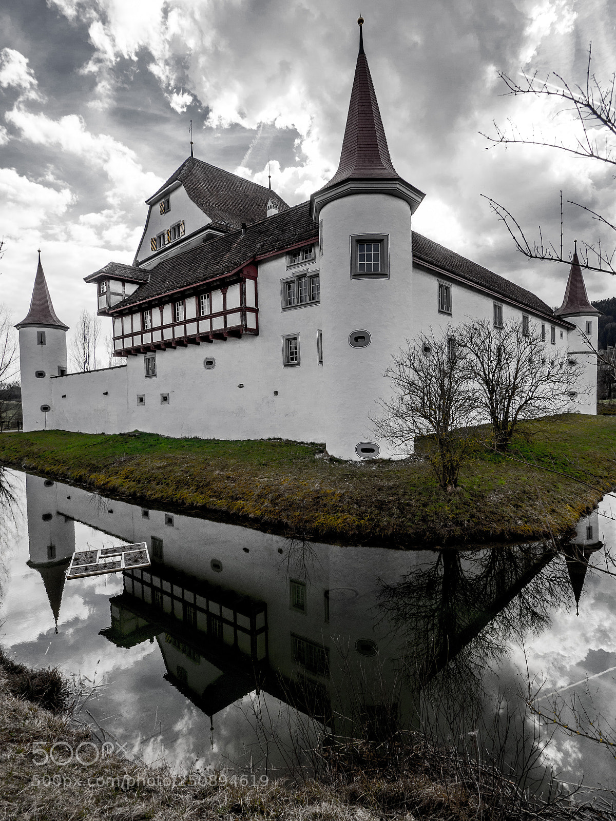 Olympus OM-D E-M10 II sample photo. Lake castle photography