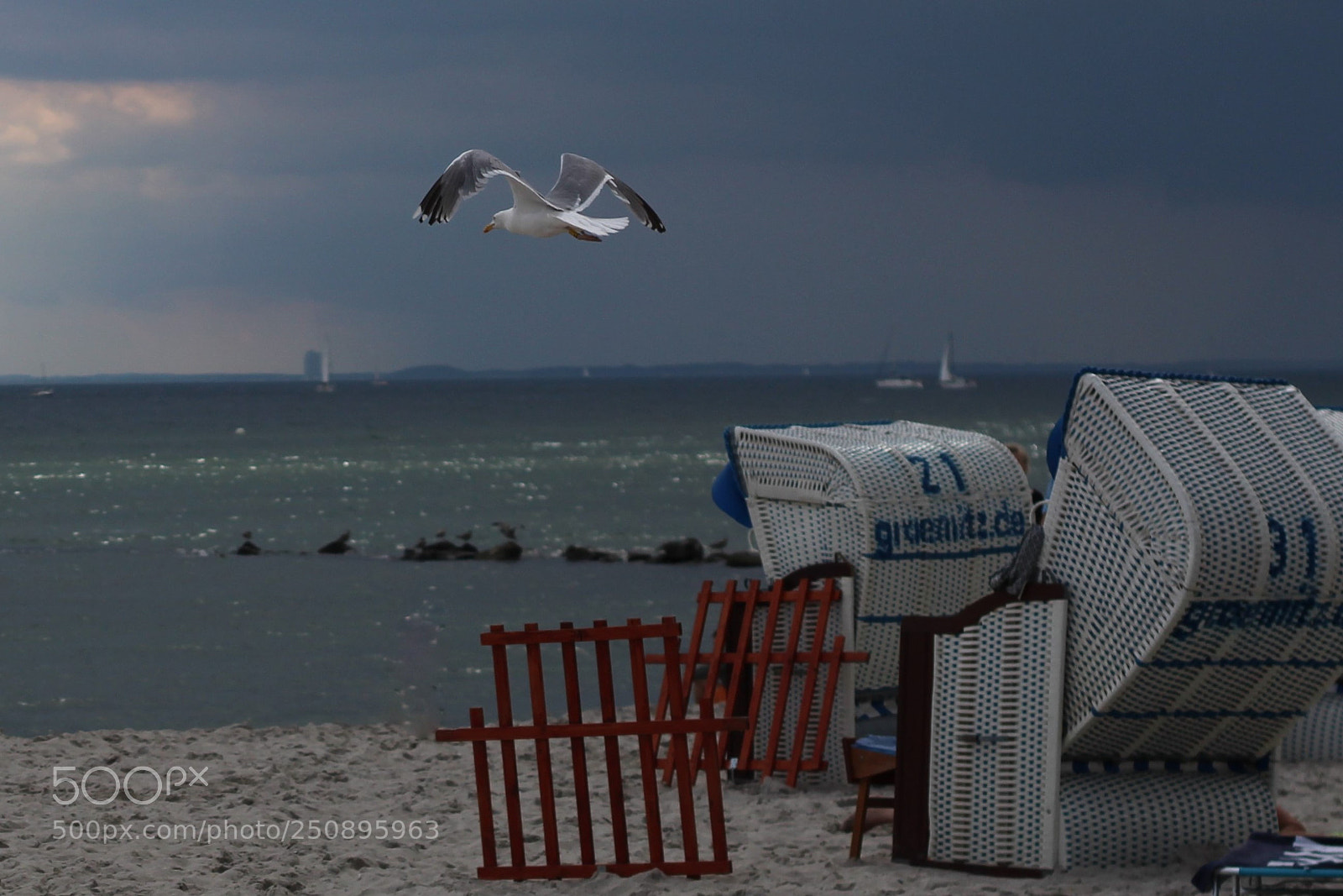 Canon EOS 100D (EOS Rebel SL1 / EOS Kiss X7) sample photo. The storm begins photography