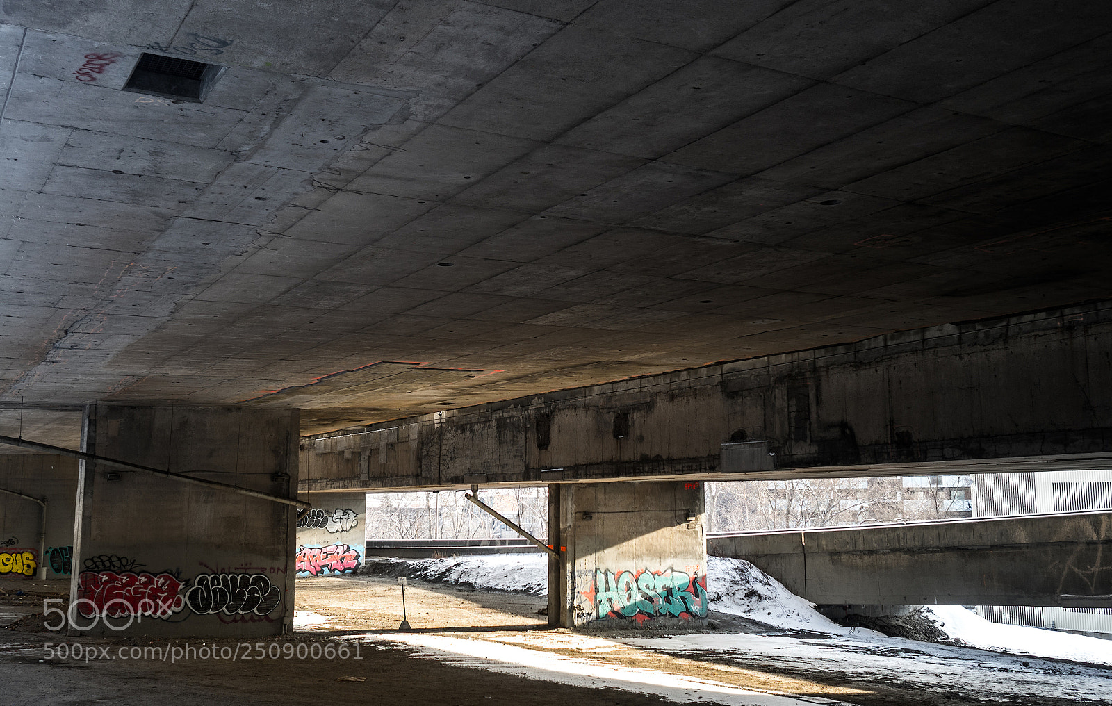 Olympus OM-D E-M5 II sample photo. Underpass hope photography