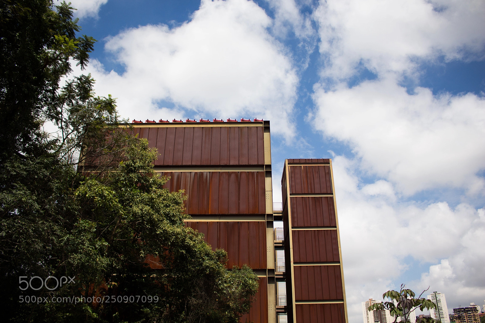 Canon EOS 700D (EOS Rebel T5i / EOS Kiss X7i) sample photo. Rusty building photography