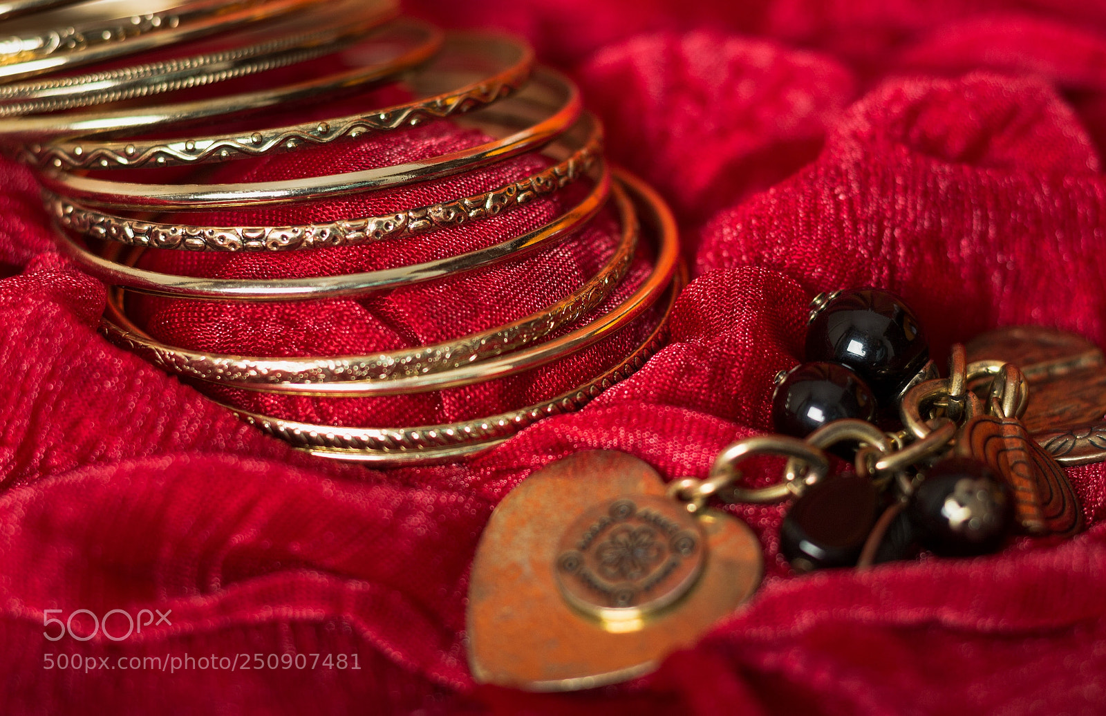 Canon EOS 700D (EOS Rebel T5i / EOS Kiss X7i) sample photo. Jewelry photography