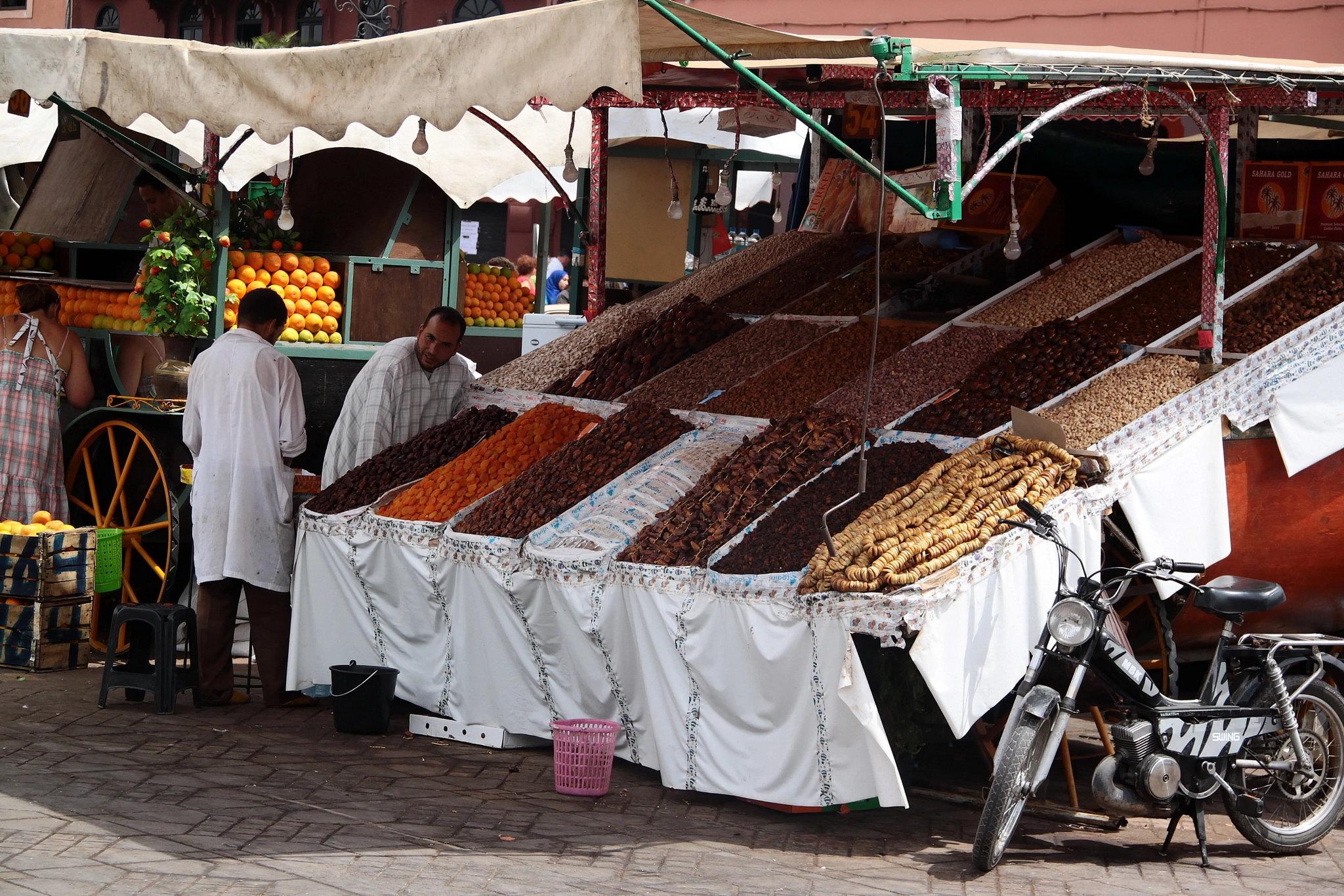 Canon EOS 500D (EOS Rebel T1i / EOS Kiss X3) sample photo. Marrakesh: dates and fruits on djemaa al-fna photography