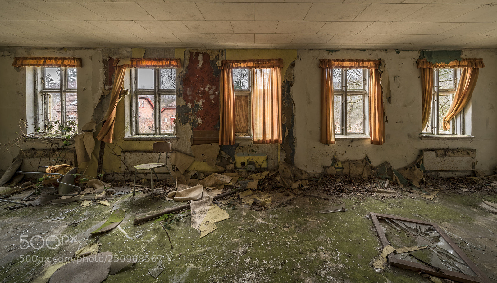 Sony a7R II sample photo. Windows in orange light photography
