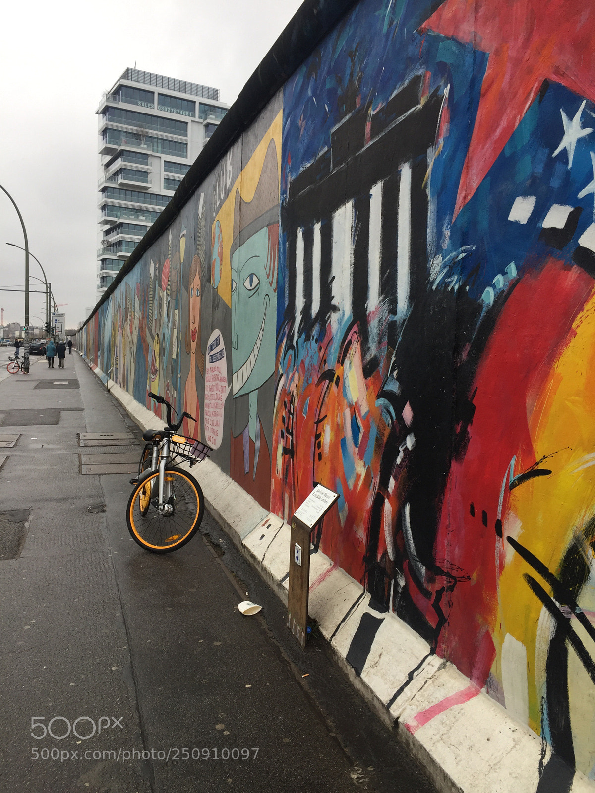 Apple iPhone 6 sample photo. Berlin wall photography