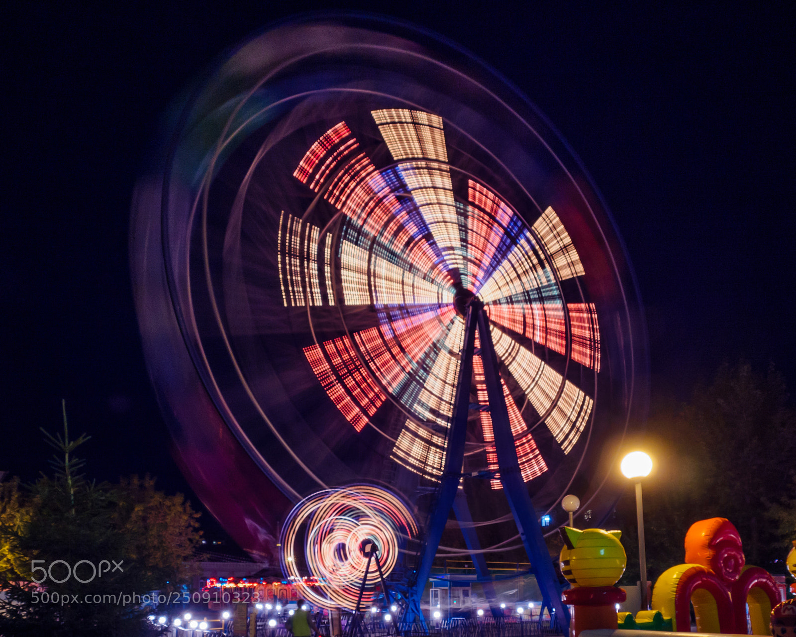 Olympus OM-D E-M10 sample photo. Ferris wheel at night. photography