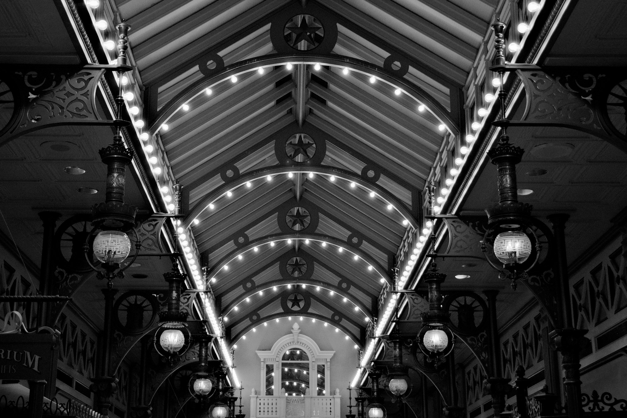 Nikon D90 sample photo. Discovery arcade photography
