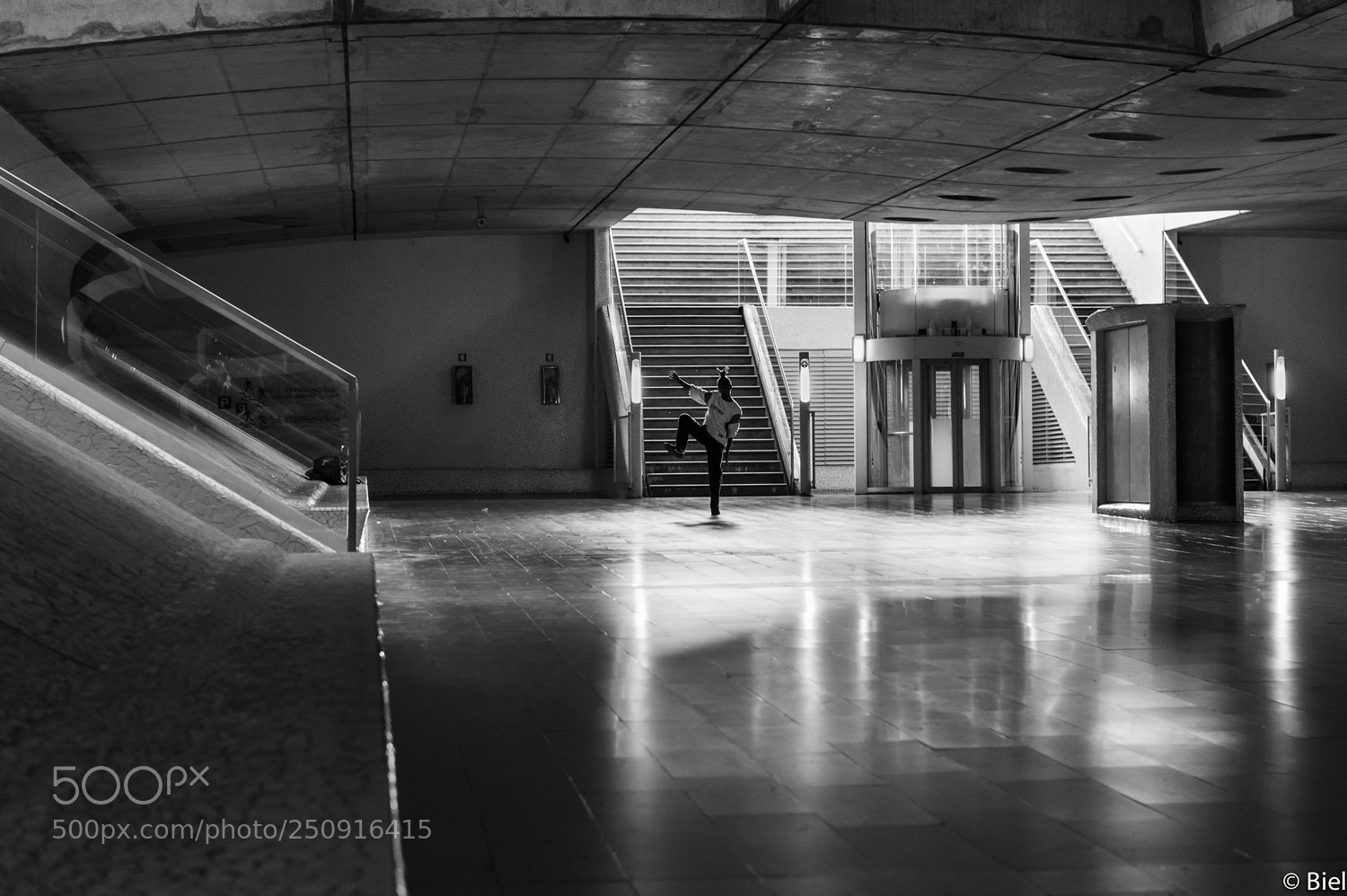 Nikon D610 sample photo. Dancing in the dark photography